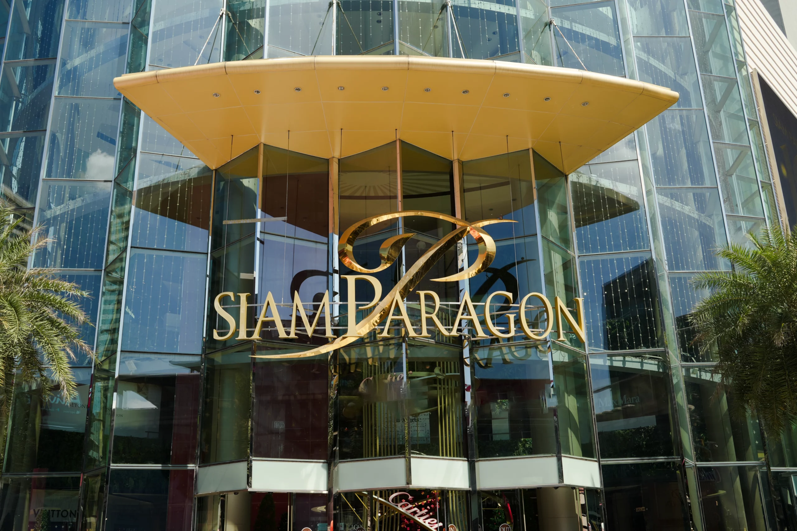 Hotel Near Siam Paragon Shopping Mall in Bangkok.